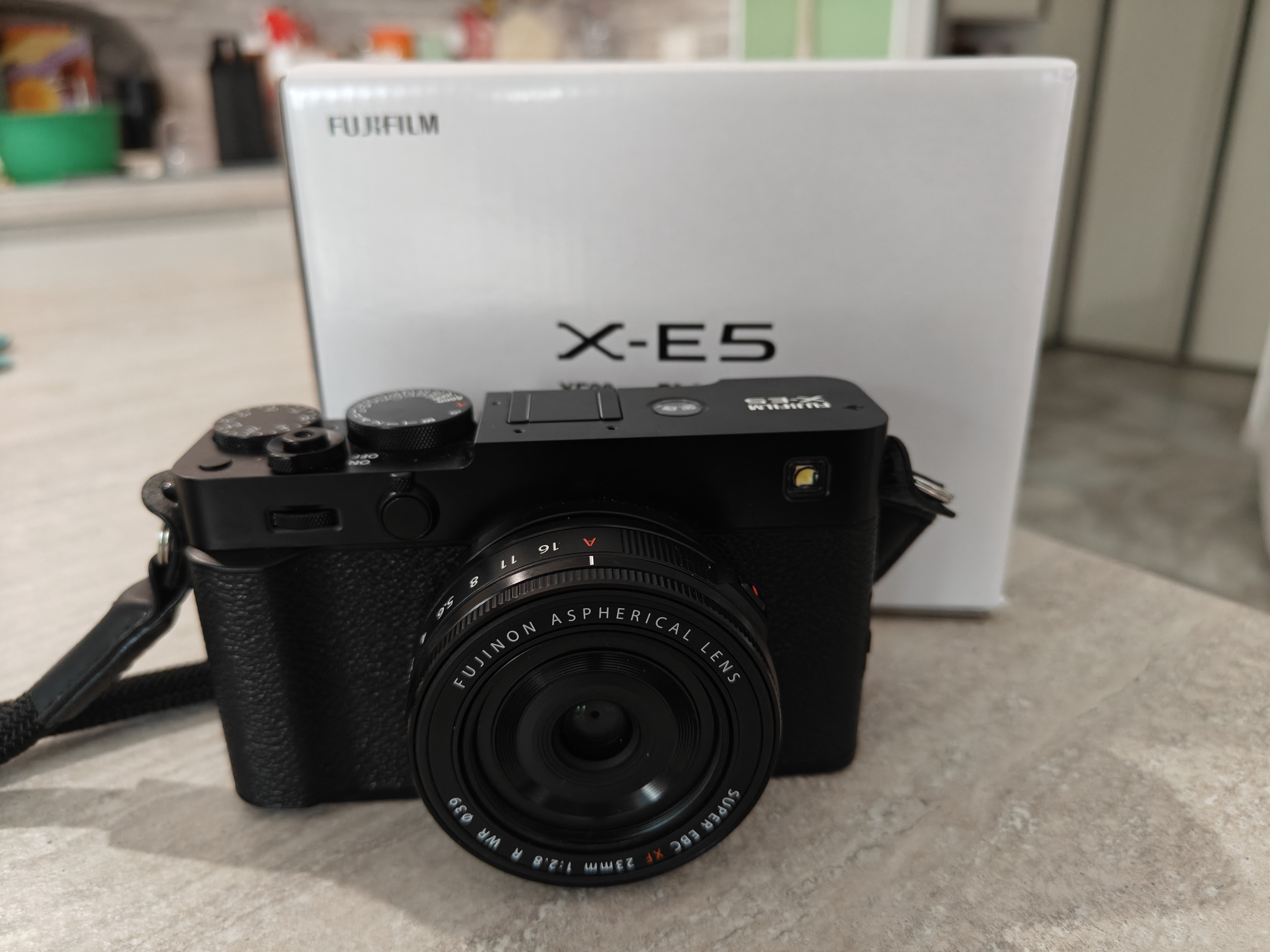 Recensione Fujifilm X-E5: la regina della street photography
