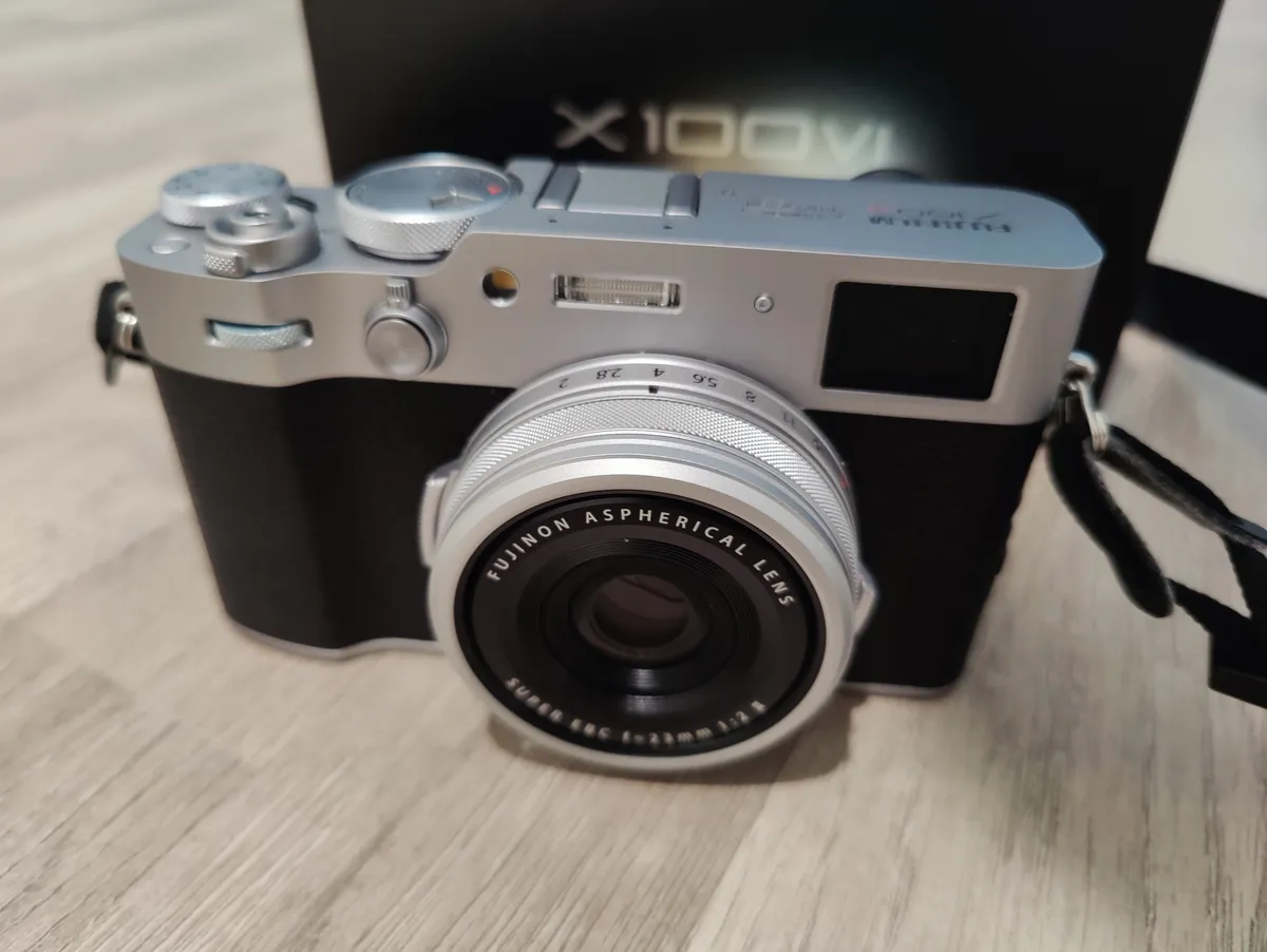 Recensione Recensione Fujifilm X100VI: la fotocamera compatta definitiva con IBIS