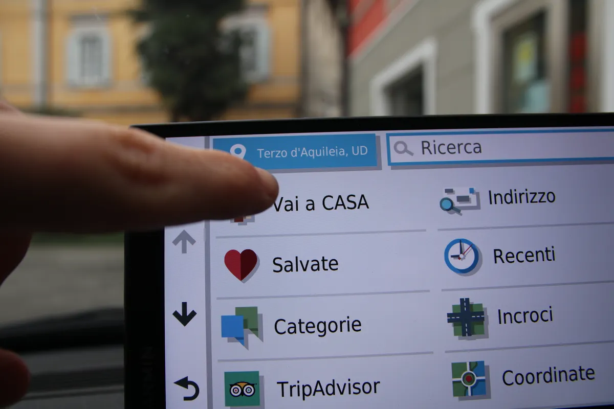 Recensione Recensione Garmin DriveSmart 65: il navigatore smart definitivo