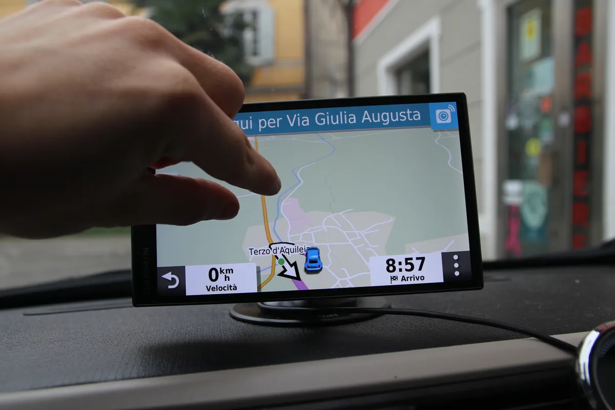 Recensione Recensione Garmin DriveSmart 65: il navigatore smart definitivo