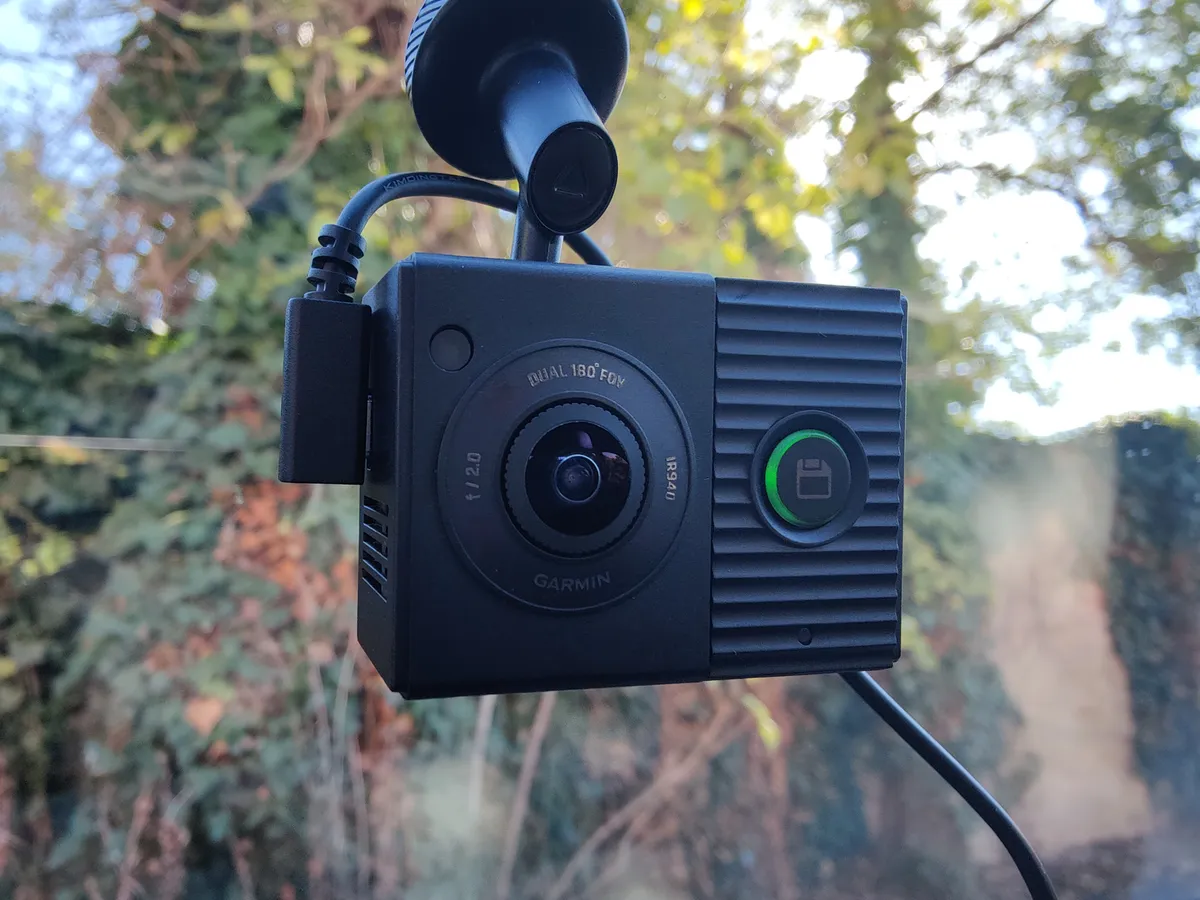 Recensione Garmin Dash Cam Tandem: Sicurezza Auto a Doppia Lente