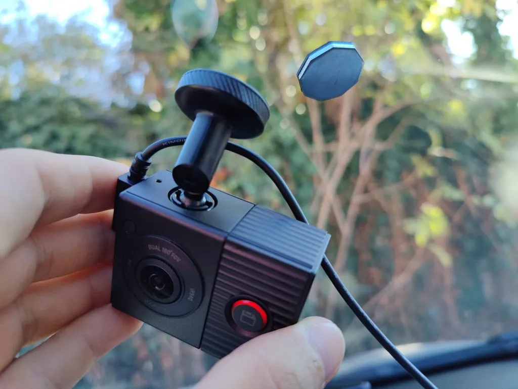 Recensione Recensione Garmin Dash Cam Tandem: Sicurezza Auto a Doppia Lente