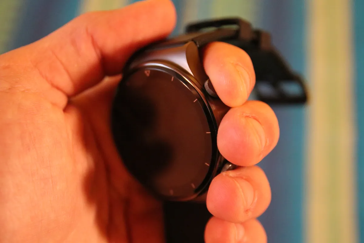 Recensione Recensione Huawei Watch GT 2 Pro: eleganza in titanio e zaffiro