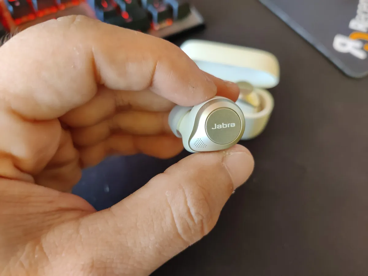 Recensione Recensione Jabra Elite 85t: auricolari TWS top con ANC e gran suono
