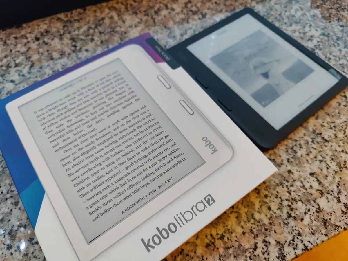 Recensione Recensione Kobo Libra 2: l'eReader impermeabile con tasti fisici