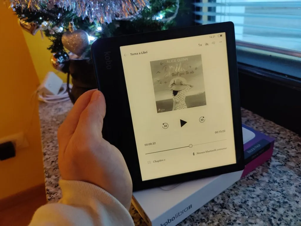 Recensione Recensione Kobo Libra 2: l'eReader impermeabile con tasti fisici