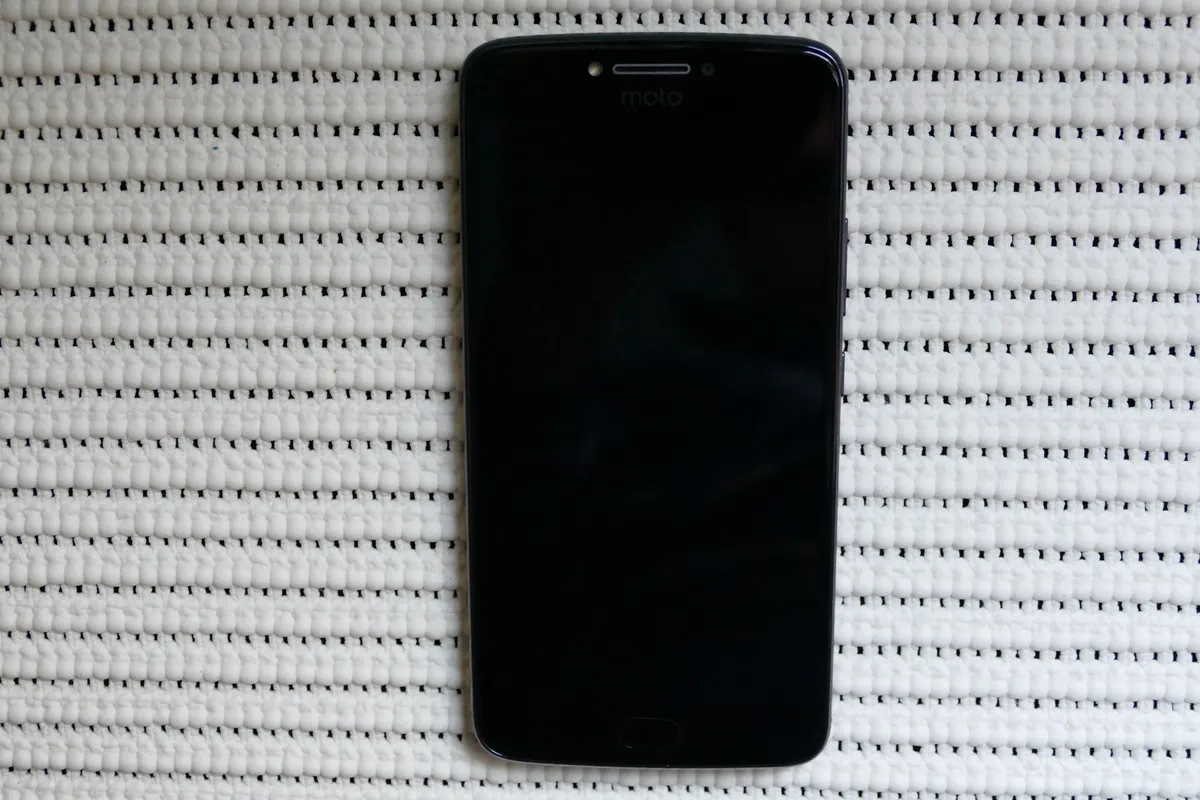 Recensione Recensione Moto E4 Plus: autonomia record e finiture premium