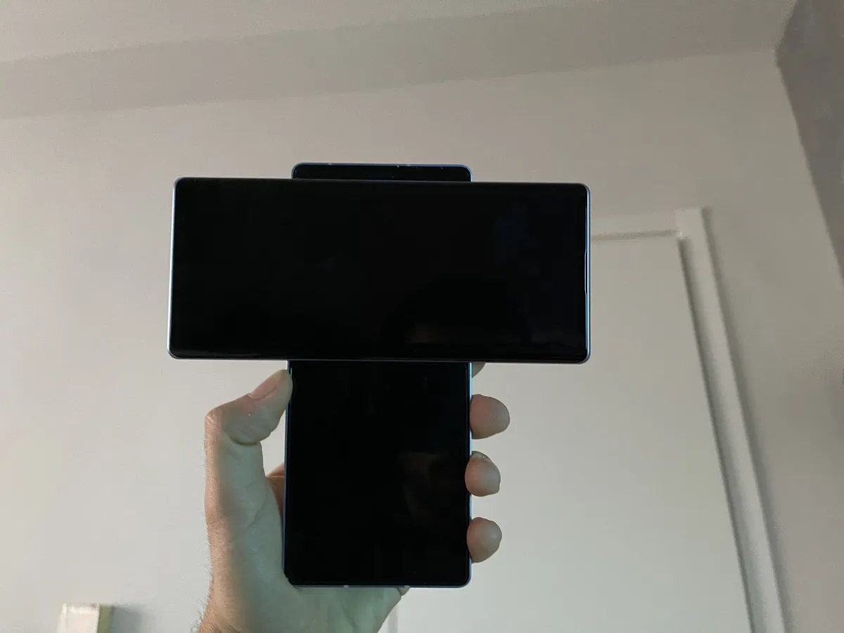 Recensione Recensione LG Wing: lo smartphone con display rotante che innova