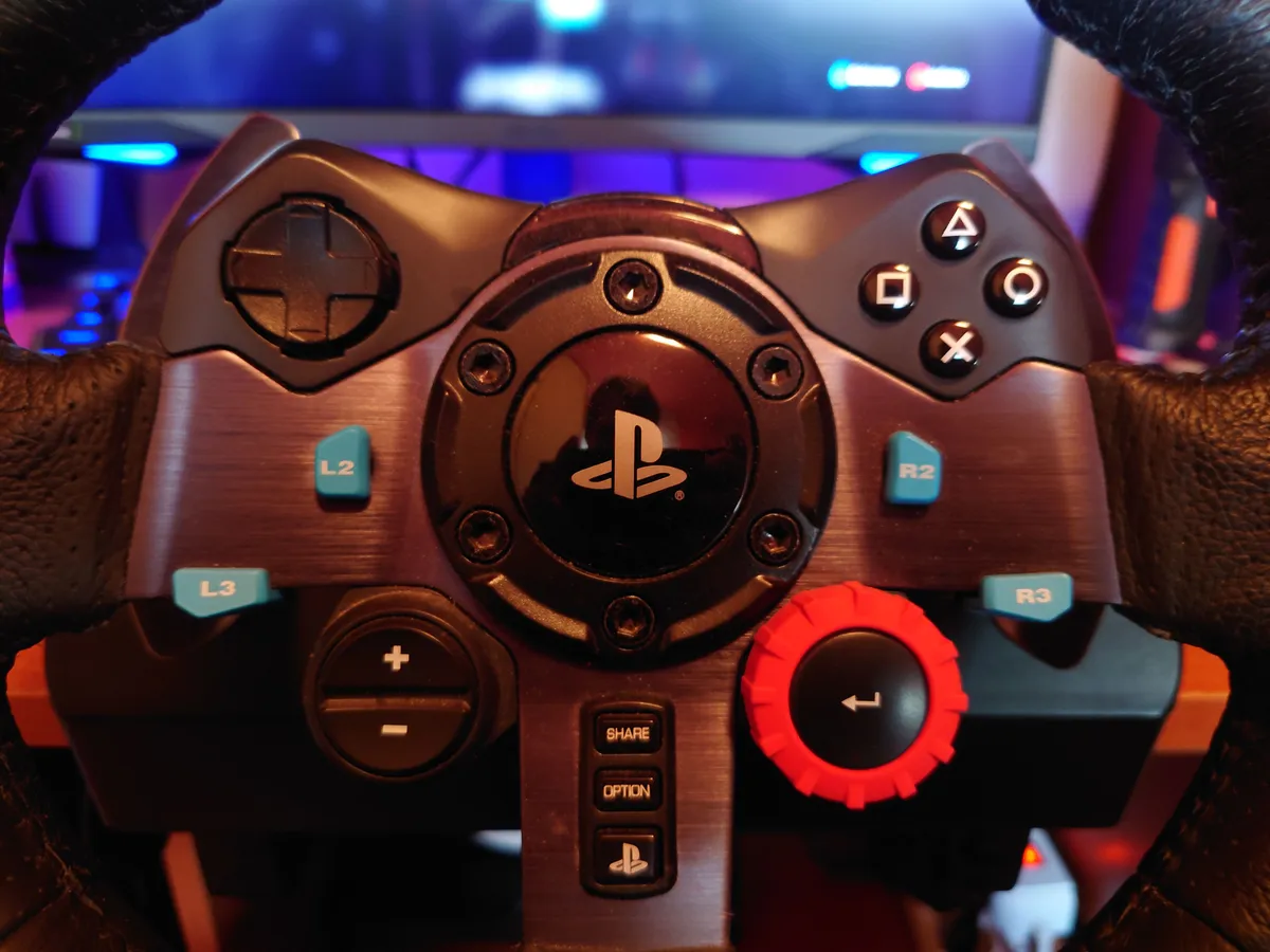 Recensione Logitech G29: volante cult per la guida virtuale