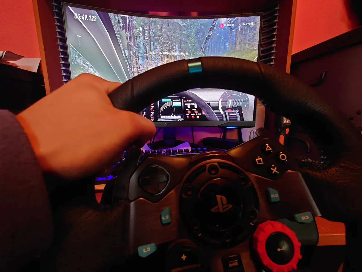 Recensione Recensione Logitech G29: volante cult per la guida virtuale