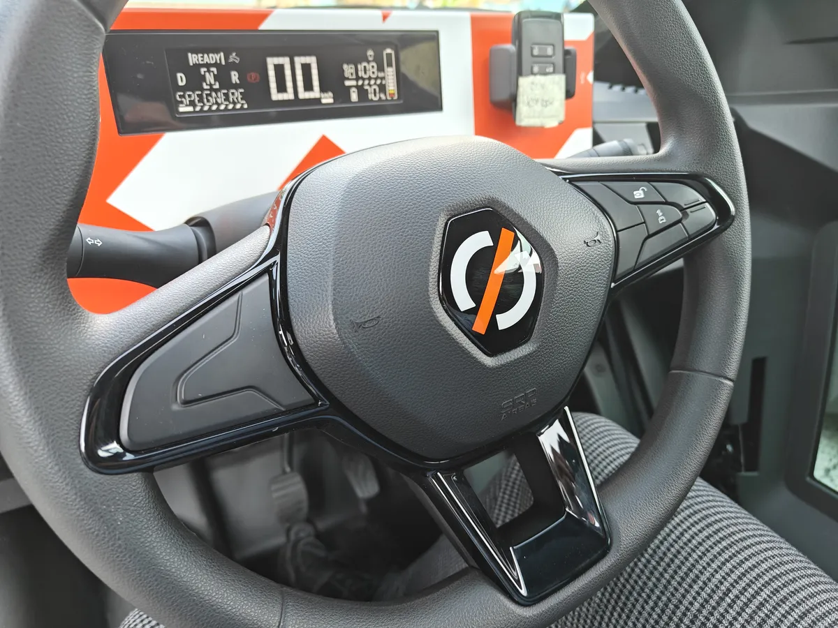 Recensione Recensione Mobilize Duo 45 Neo: il micro-veicolo elettrico con airbag