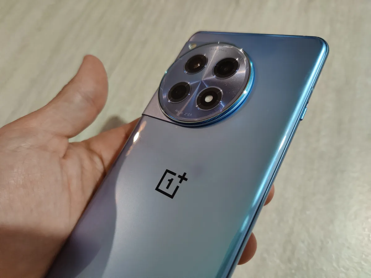 Recensione Recensione OnePlus 12R: il flagship killer con display da 4500 nit