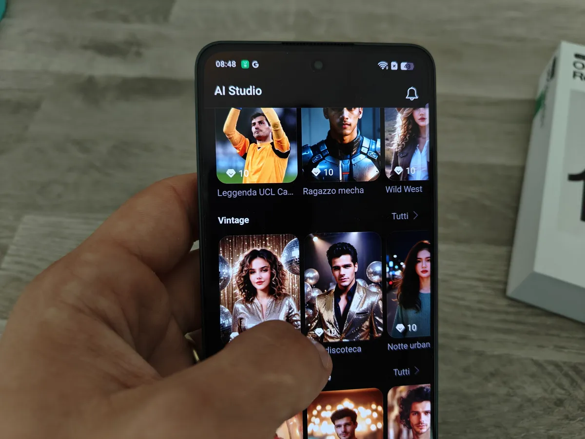 Recensione Recensione OPPO Reno13 F 5G: Design Elegante, Certificazione IP69 e Super Batteria