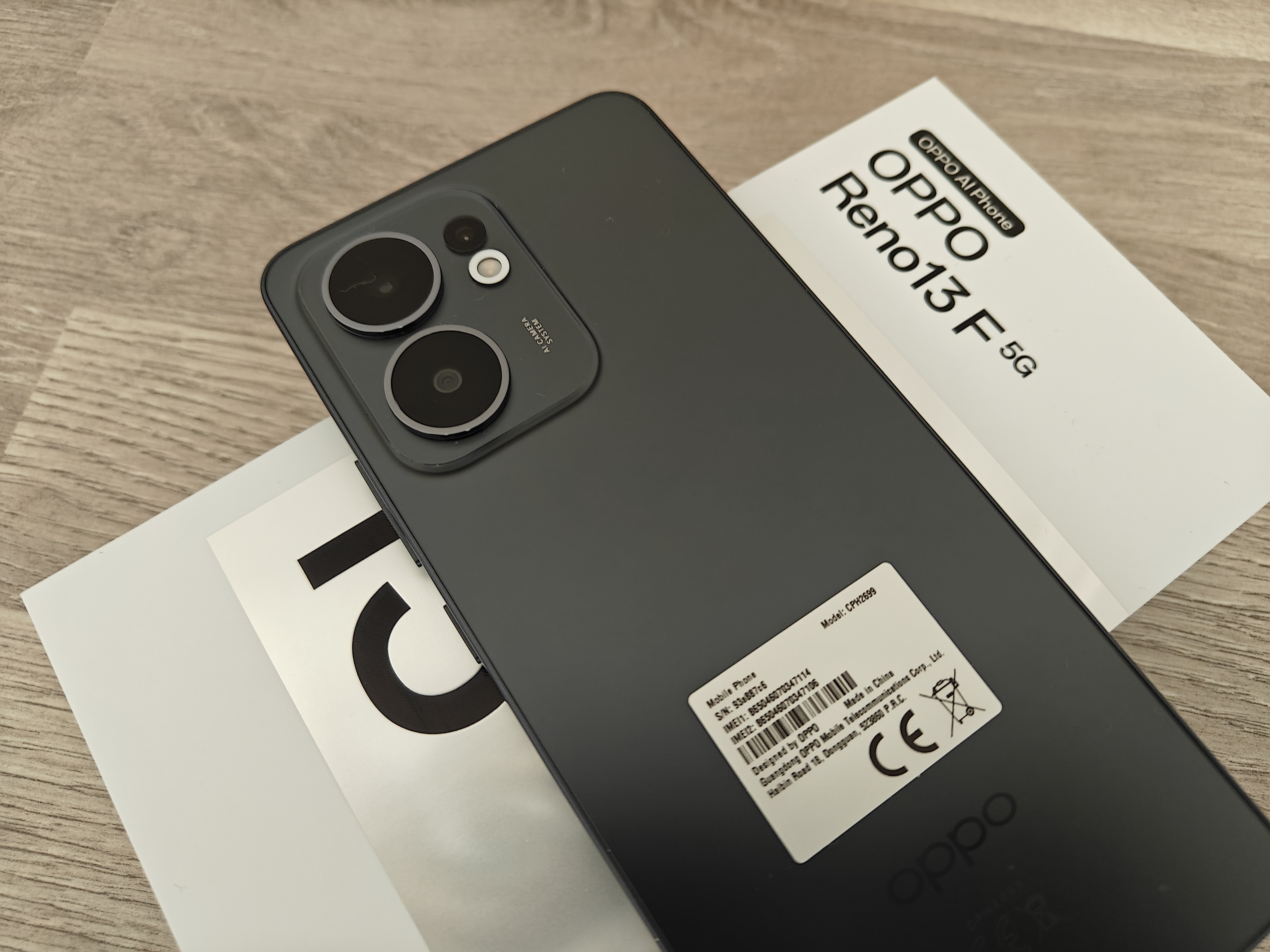Recensione OPPO Reno13 F 5G: Design Elegante, Certificazione IP69 e Super Batteria