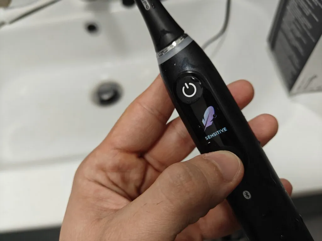 Recensione Recensione Oral-B iO 9: lo spazzolino smart quasi perfetto