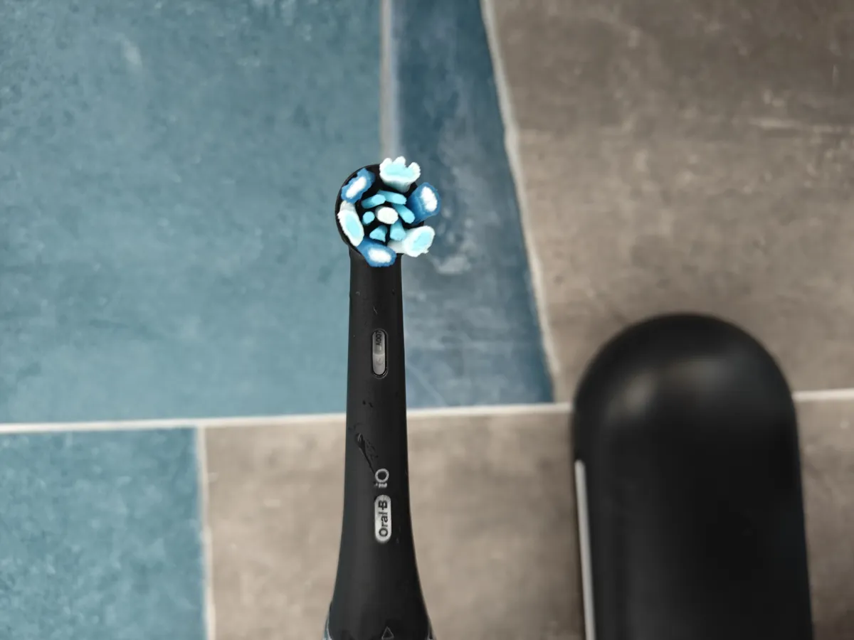 Recensione Recensione Oral-B iO 9: lo spazzolino smart quasi perfetto