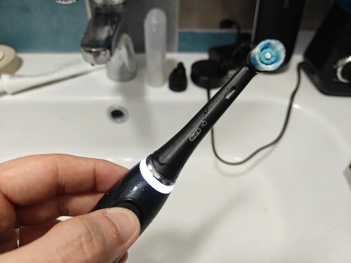 Recensione Recensione Oral-B iO 9: lo spazzolino smart quasi perfetto