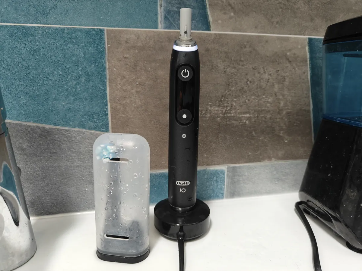 Recensione Recensione Oral-B iO 9: lo spazzolino smart quasi perfetto