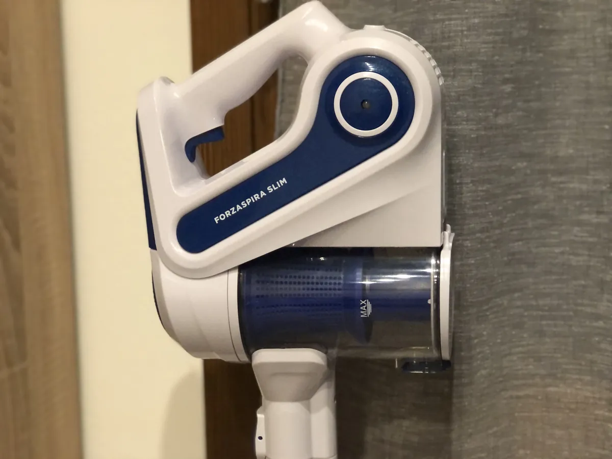 Recensione Recensione Polti Forzaspira Slim SR90B_Plus: la scopa senza fili 2in1