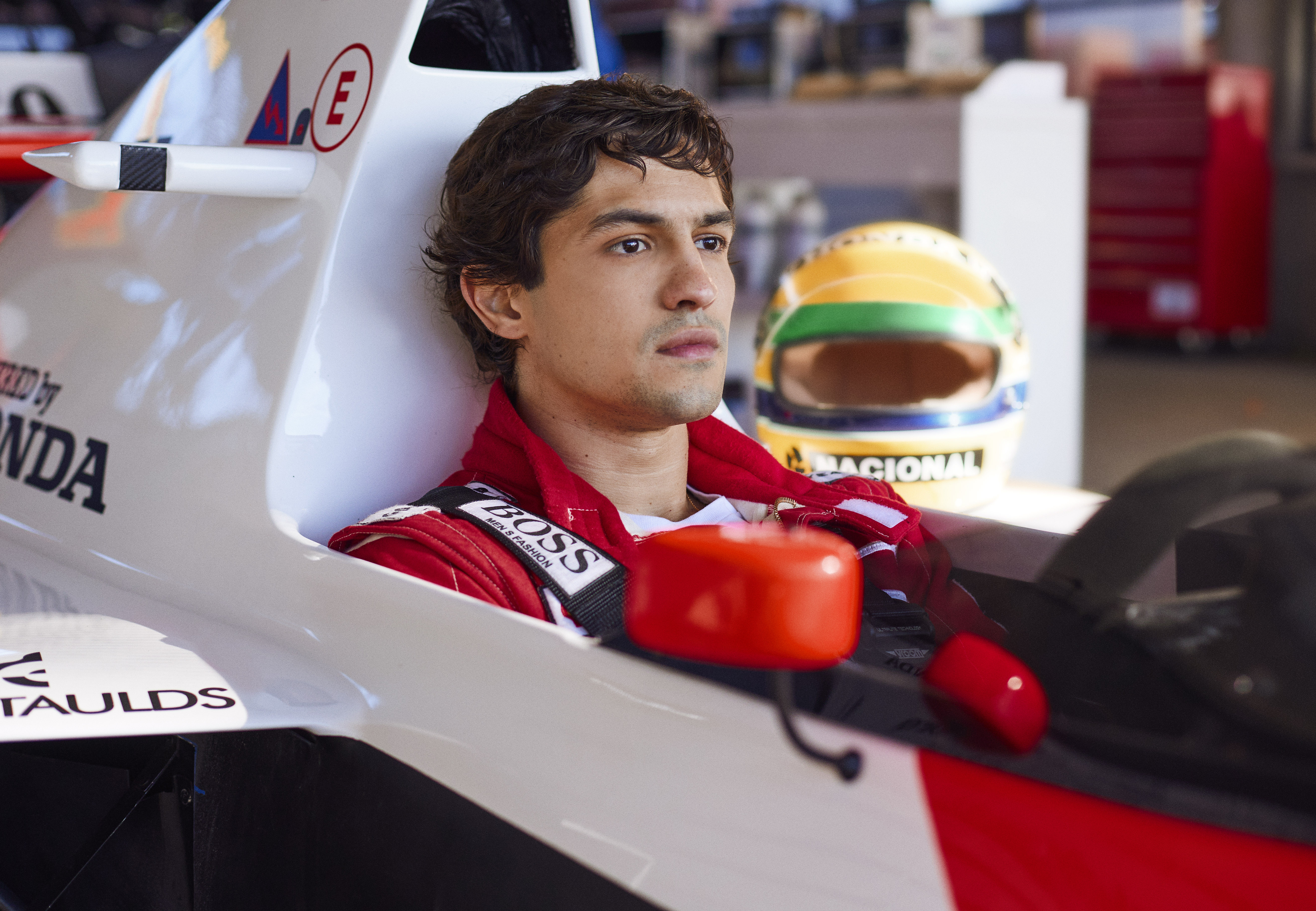 Recensione Senna su Netflix: la miniserie sul mito di Ayrton