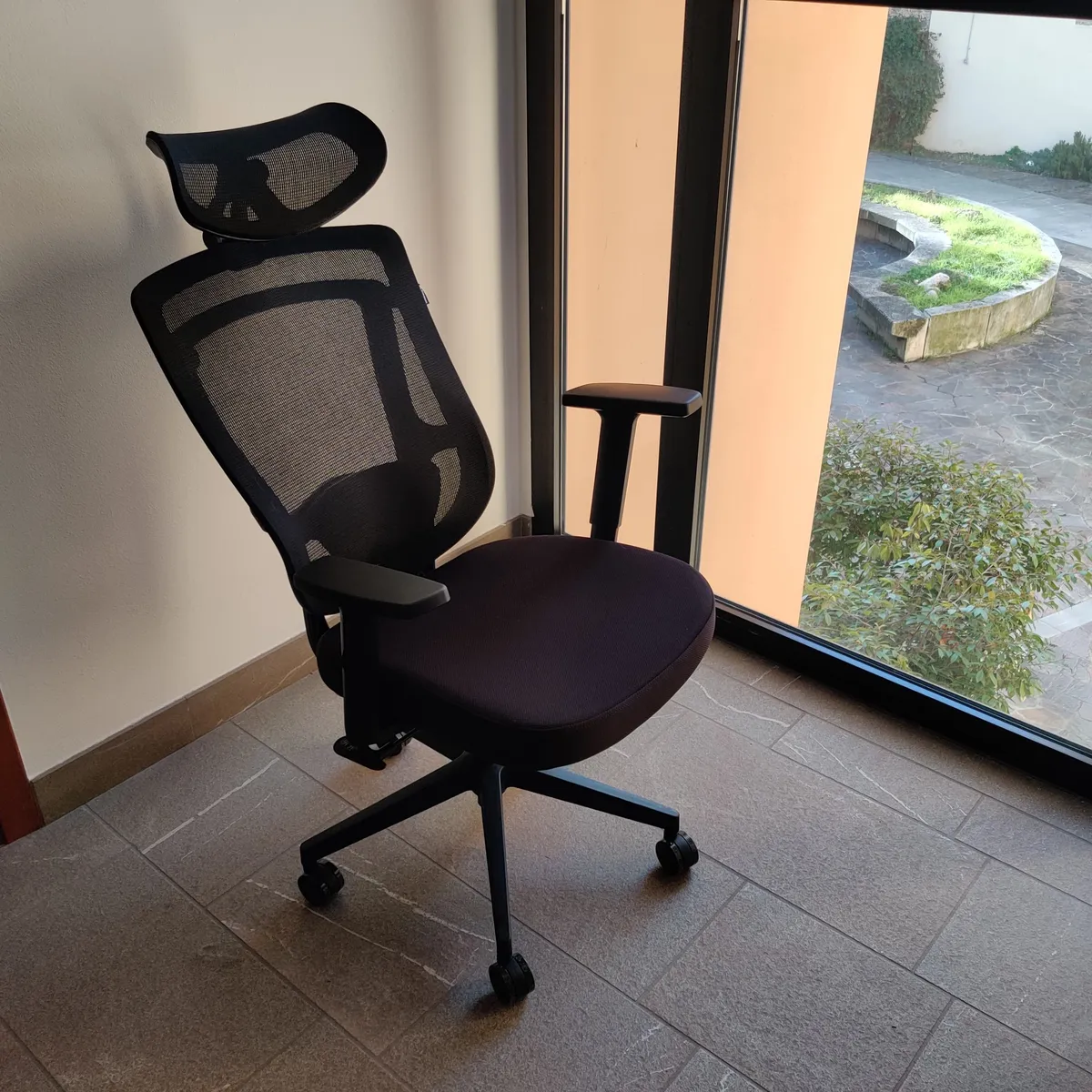 Recensione Recensione Sharkoon OfficePal C10: sedia ergonomica per l'ufficio