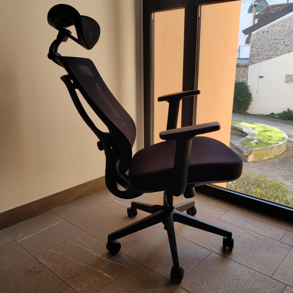 Recensione Recensione Sharkoon OfficePal C10: sedia ergonomica per l'ufficio