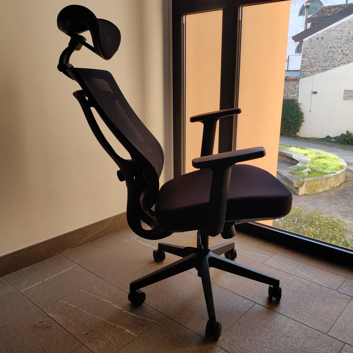 Recensione Recensione Sharkoon OfficePal C10: sedia ergonomica per l'ufficio