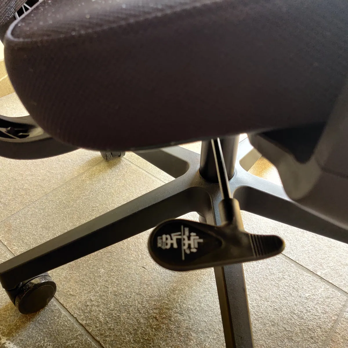 Recensione Recensione Sharkoon OfficePal C10: sedia ergonomica per l'ufficio