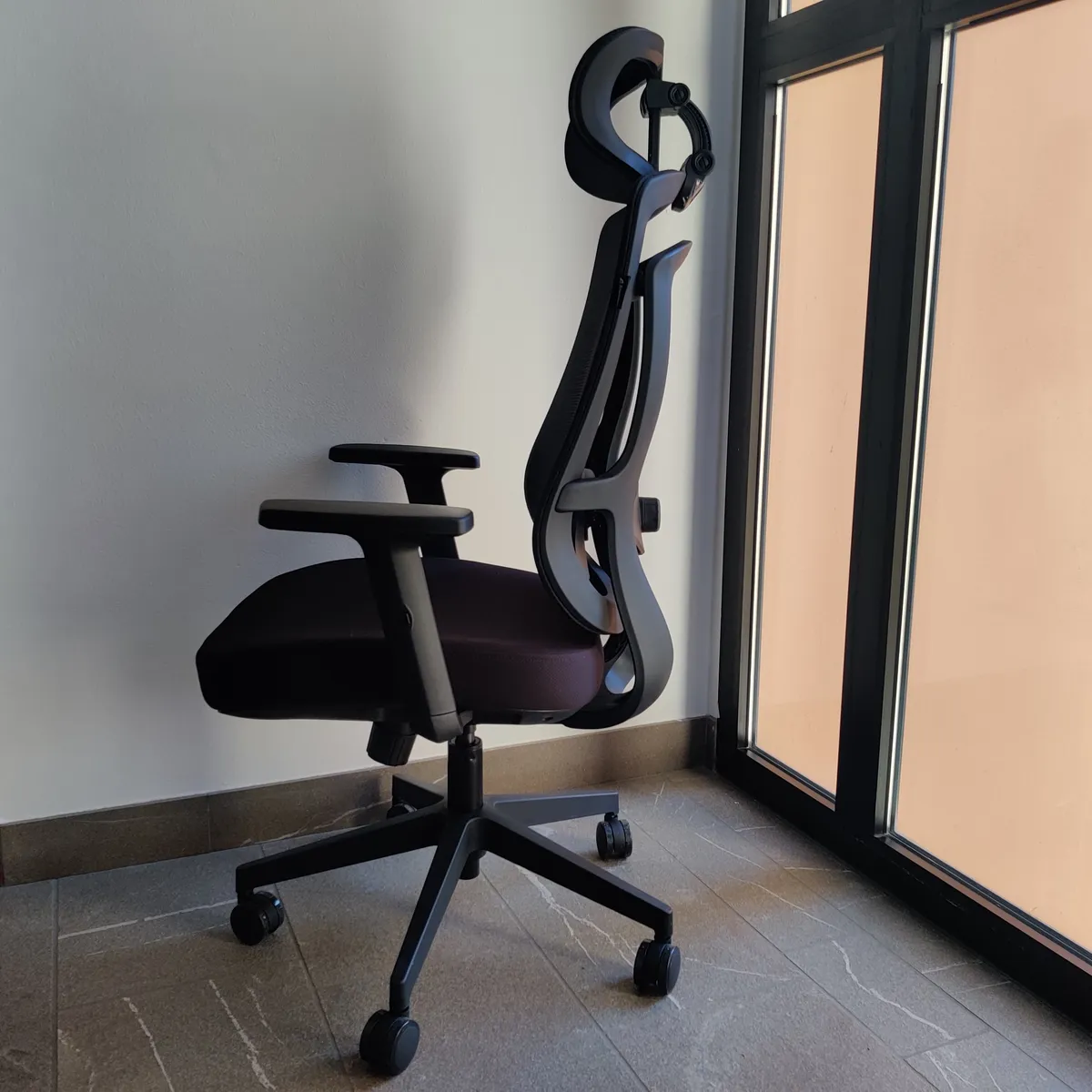 Recensione Recensione Sharkoon OfficePal C10: sedia ergonomica per l'ufficio