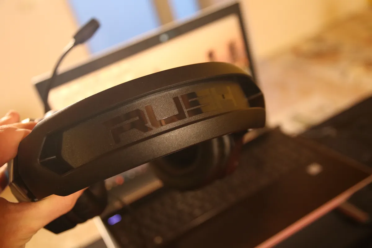 Recensione Sharkoon Rush ER30: cuffie RGB economiche con prestazioni soddisfacenti