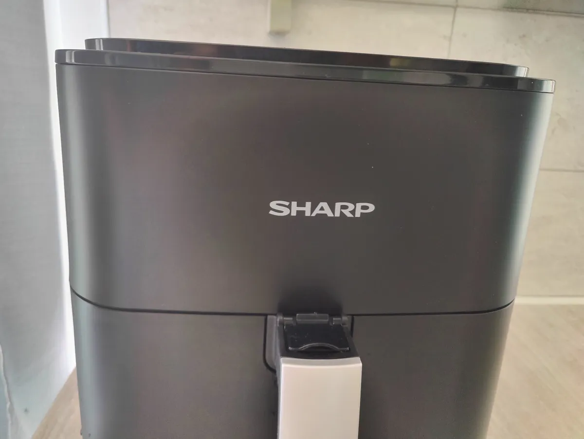 Recensione Recensione Sharp AF-GS552A: la friggitrice ad aria da 5,5 litri