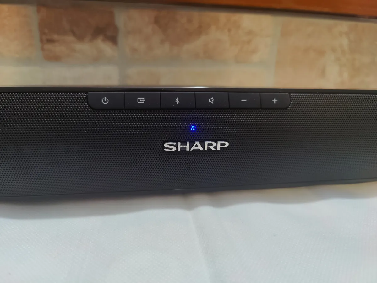 Recensione Recensione Sharp HT-SB100: soundbar economica e compatta per la TV