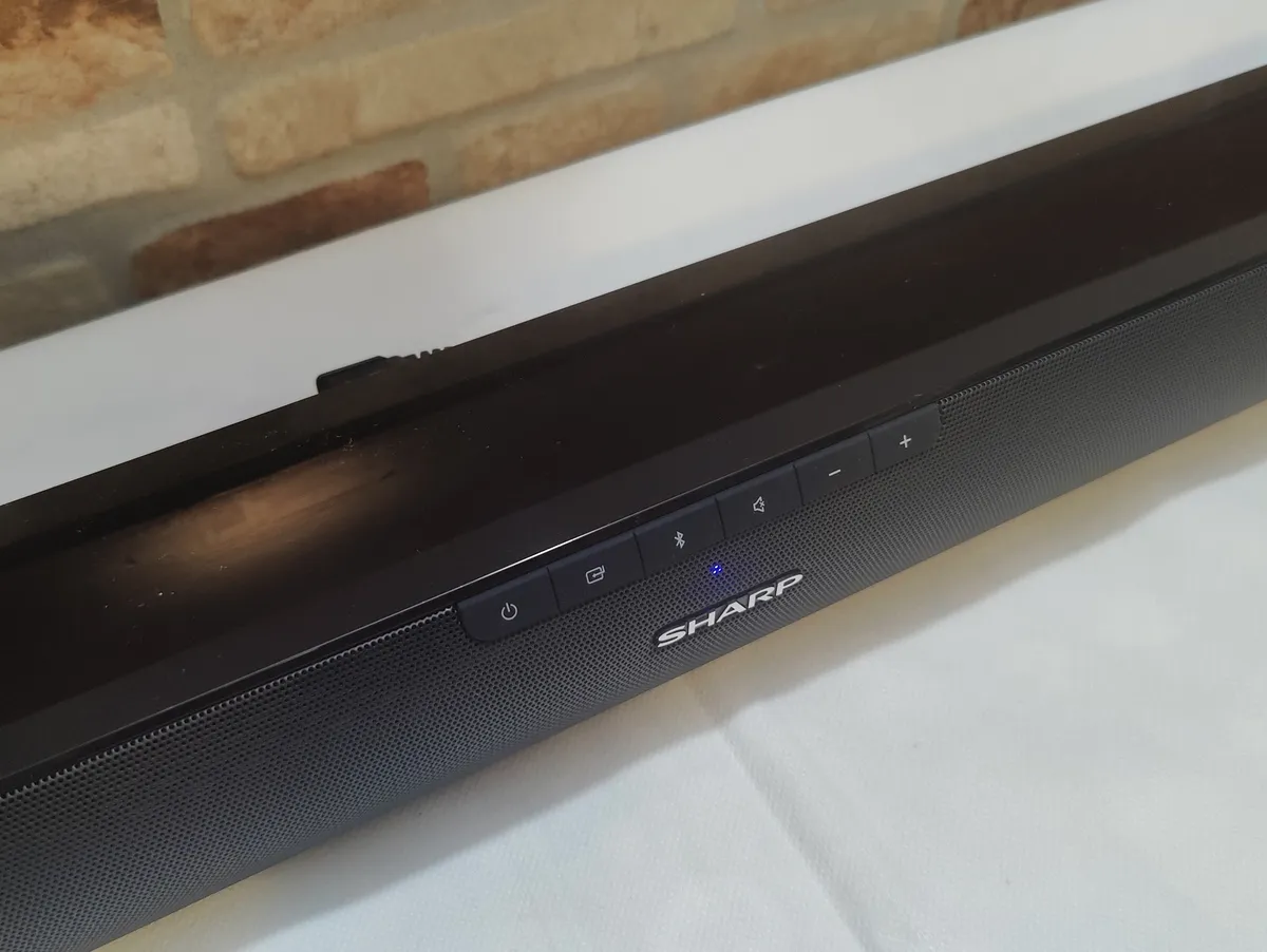 Recensione Recensione Sharp HT-SB100: soundbar economica e compatta per la TV