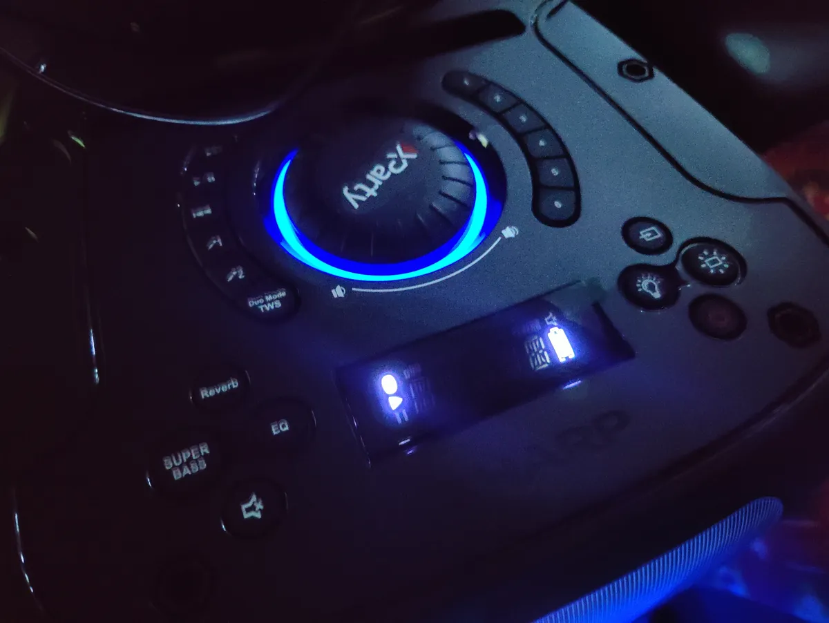 Recensione Recensione Sharp XParty Street Beat: altoparlante party da 100W