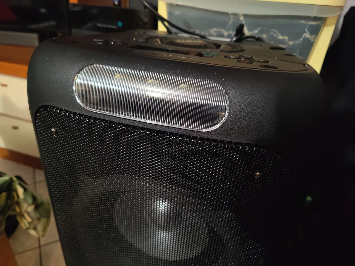 Recensione Recensione Sharp XParty Street Beat: altoparlante party da 100W