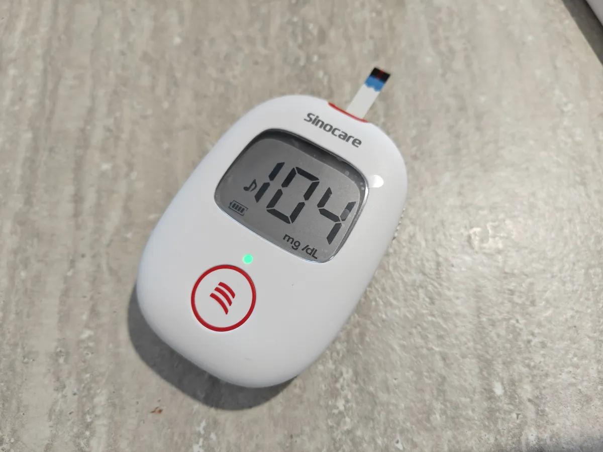 Recensione Recensione Sinocare Safe AQ Voice: kit glicemia semplice e vocale