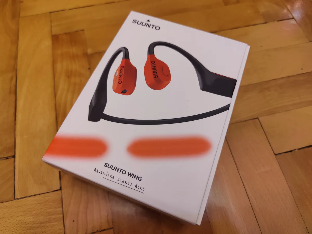 Recensione Suunto Wing: cuffie a conduzione ossea per lo sport