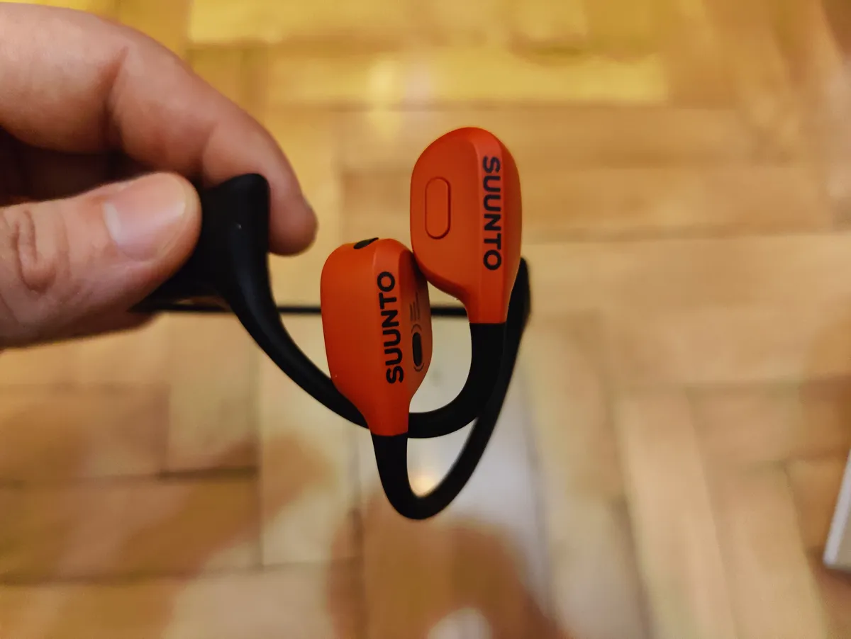 Recensione Recensione Suunto Wing: cuffie a conduzione ossea per lo sport