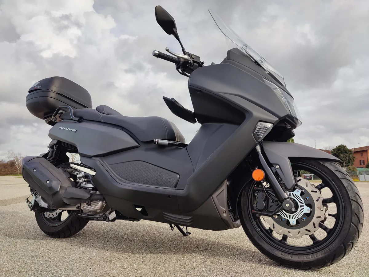 Sym Maxsym 400 recensione: scooter per città e tempo libero