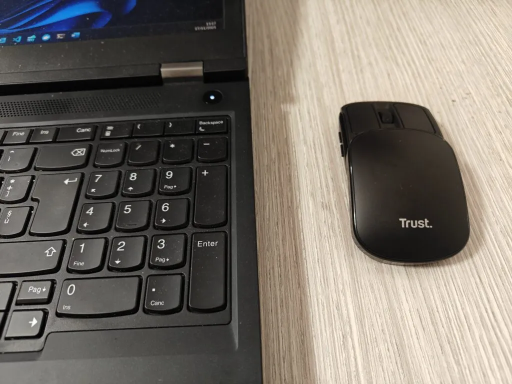 Recensione Recensione Trust Zylo: il mouse wireless pieghevole da taschino