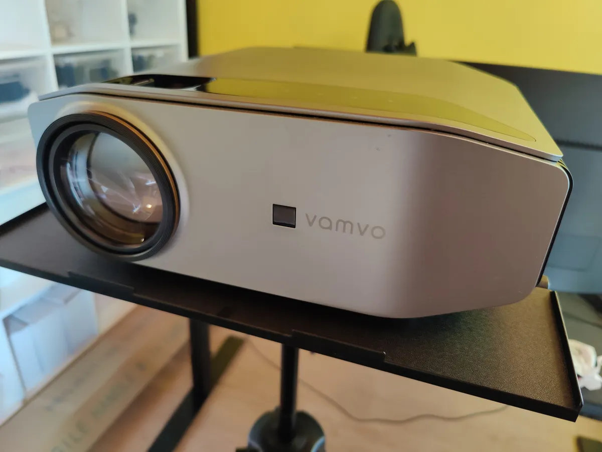Recensione Recensione Vamvo L6200: il proiettore Full HD per il cinema in casa
