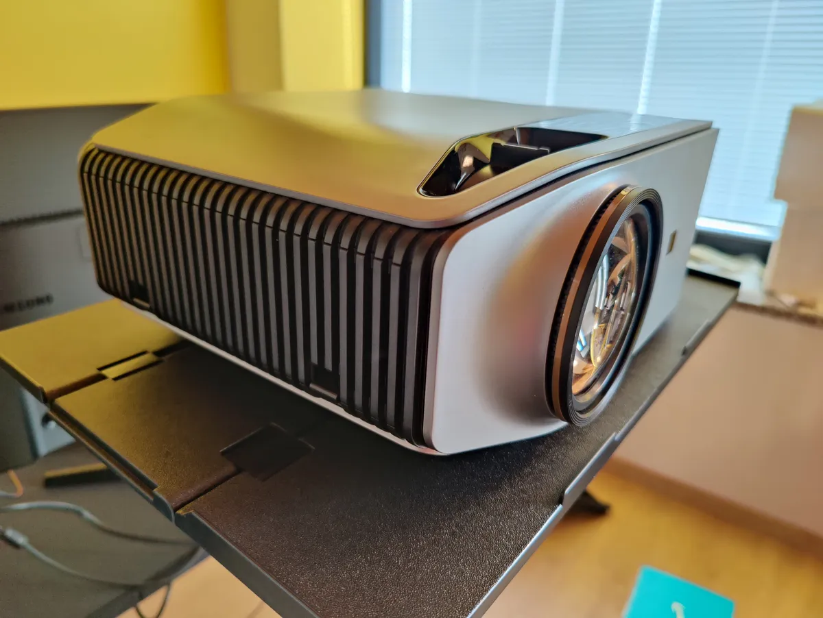 Recensione Recensione Vamvo L6200: il proiettore Full HD per il cinema in casa