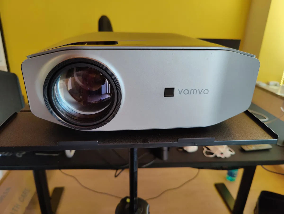 Recensione Recensione Vamvo L6200: il proiettore Full HD per il cinema in casa