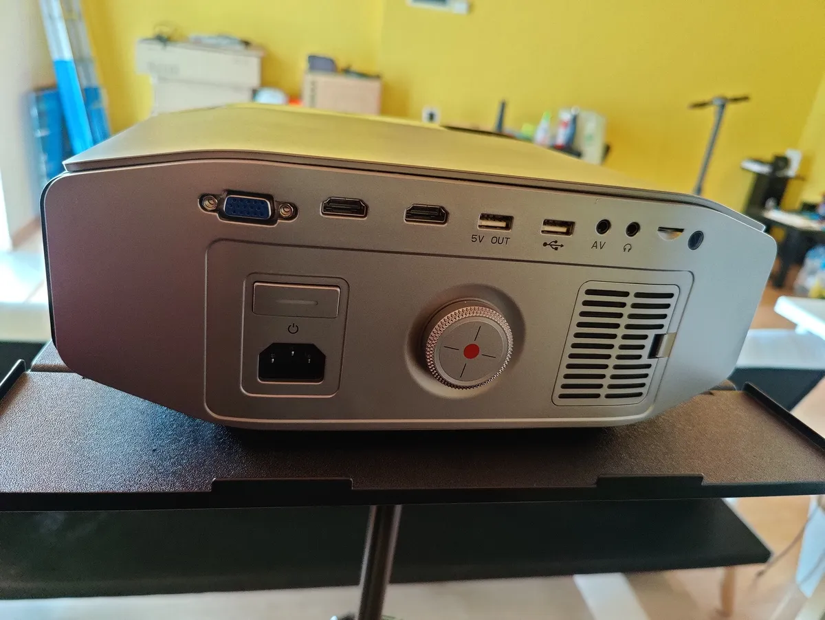 Recensione Recensione Vamvo L6200: il proiettore Full HD per il cinema in casa