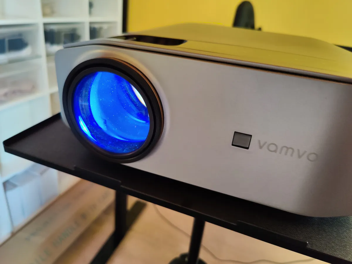 Recensione Recensione Vamvo L6200: il proiettore Full HD per il cinema in casa