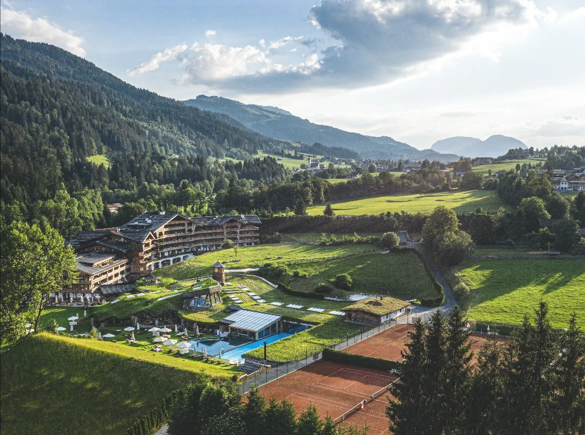 Scopri i Benefici del Sale Fossile nella Piscina del Bio-Hotel Stanglwirt