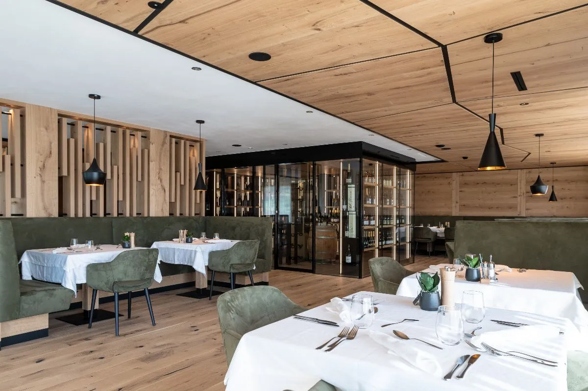 Scopri l'Alpine Nature Hotel Stoll: lusso immerso nella natura