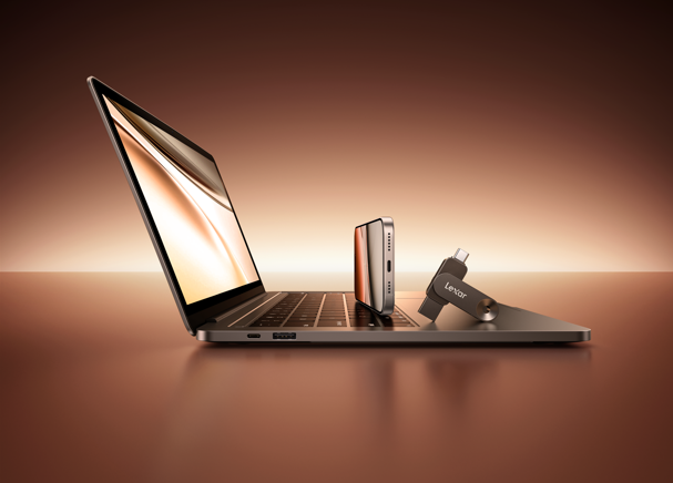 Scopri Lexar JumpDrive D500: la Mini SSD ideale per l'estate
