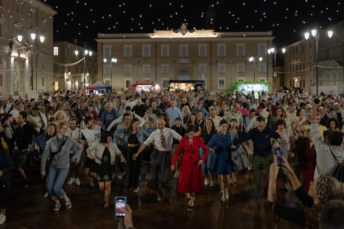 Summer Jamboree presenta THE MUSIC FILLS THE AIR, brano ufficiale #26