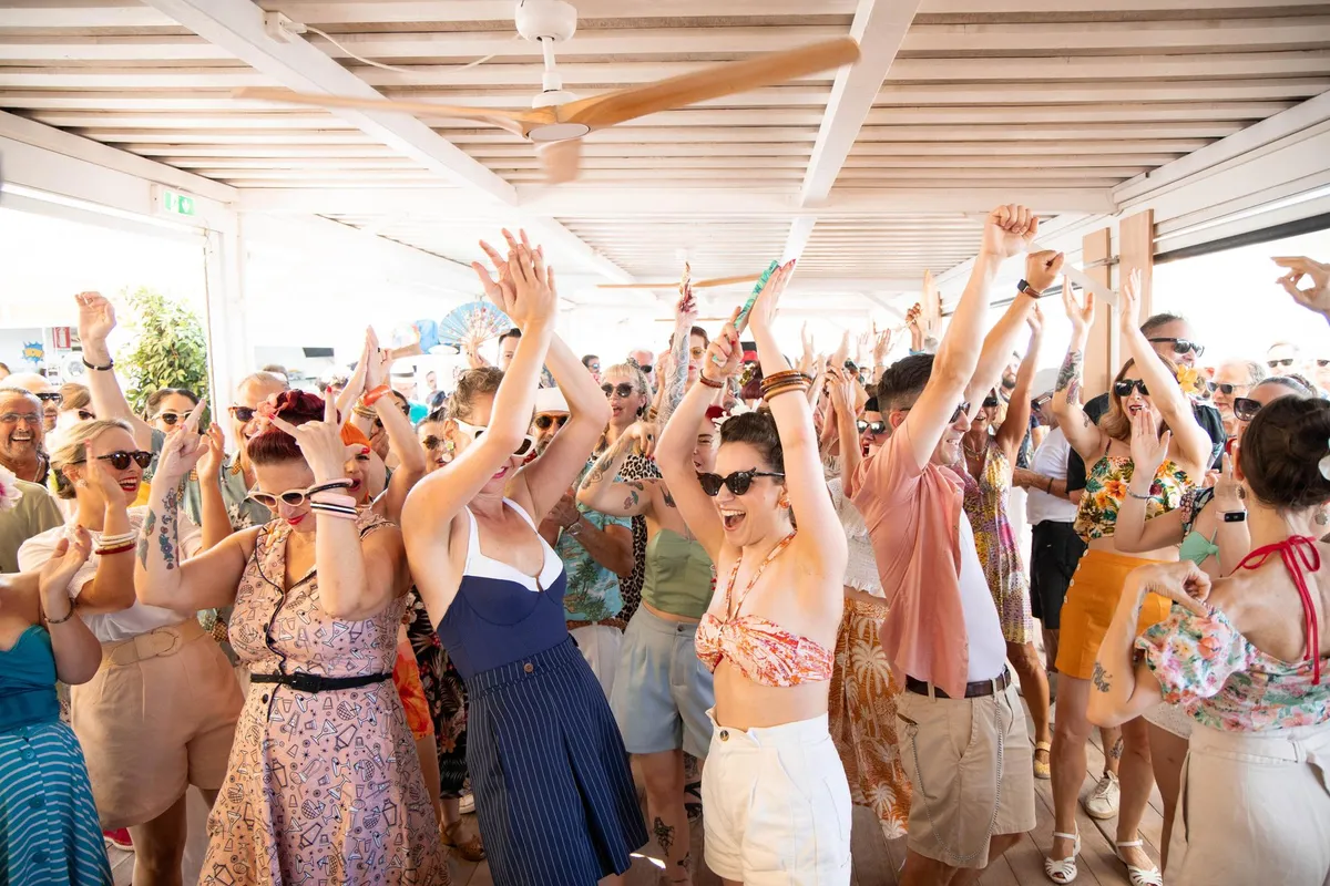 Summer Jamboree presenta THE MUSIC FILLS THE AIR, brano ufficiale #26